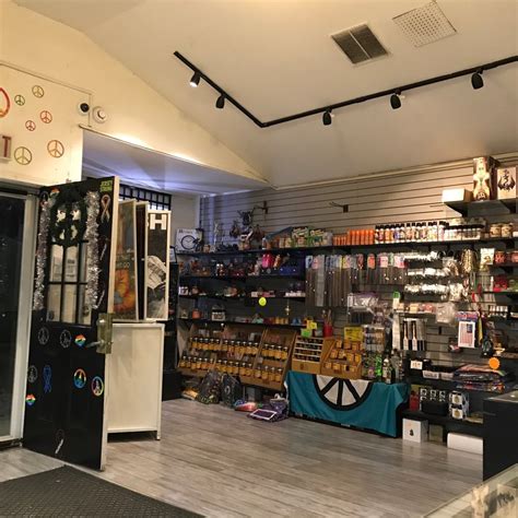 Woodland Park (1) Looking for smoke shops in New Jersey No matter which city you're in, find the best stores in your area that carry bongs, water pipes, dab rigs, smoking pipes, and other headshop accessories. . Head shops close to me